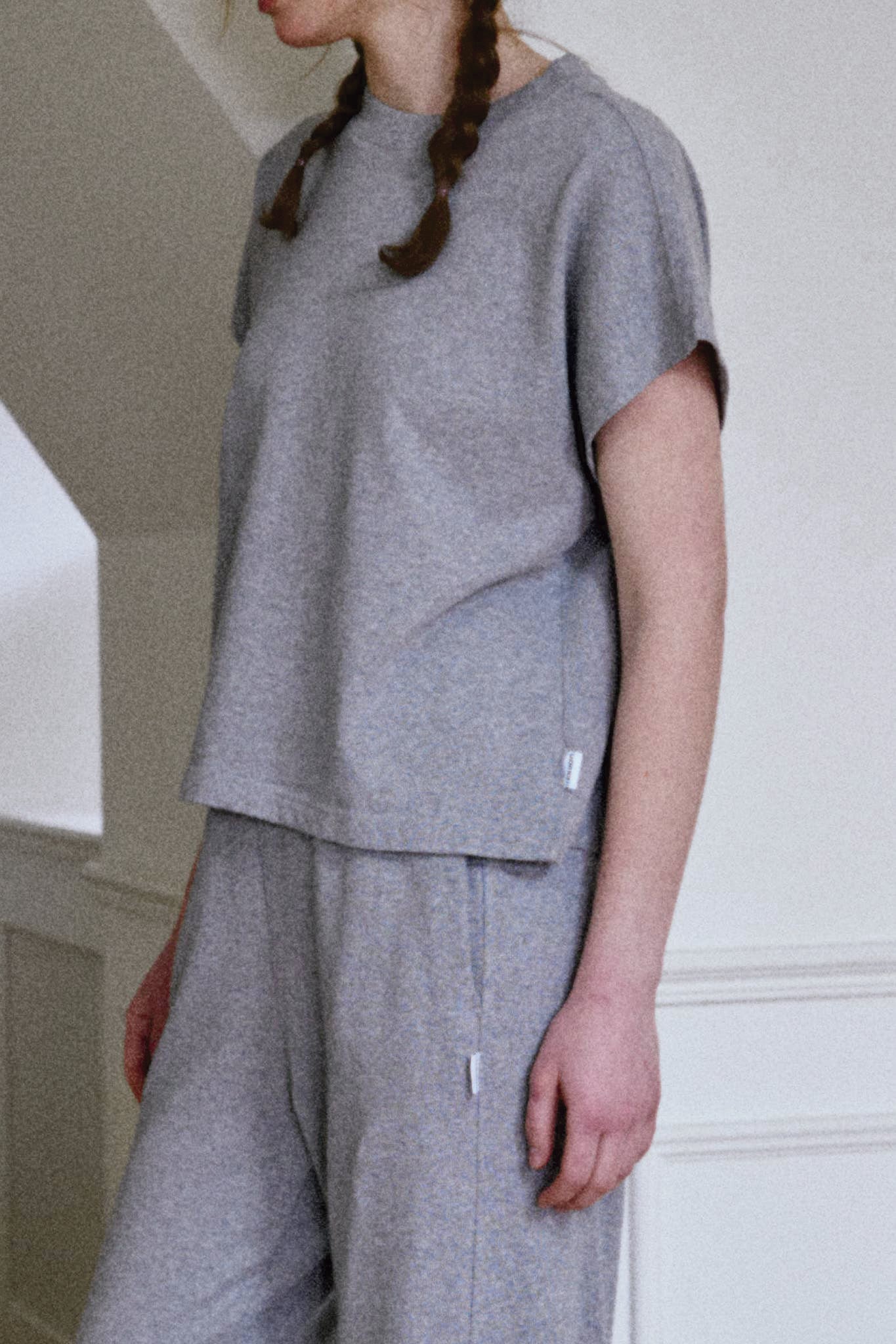 Stylish Jeanne Tee in Ht. Grey