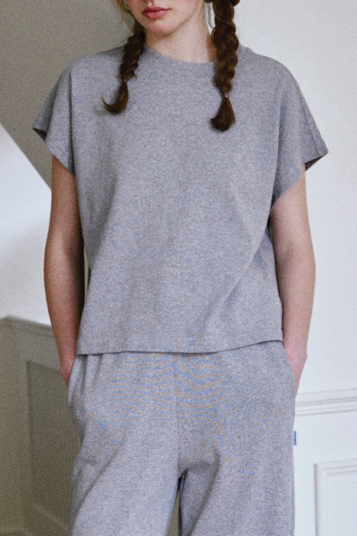 Stylish Jeanne Tee in Ht. Grey