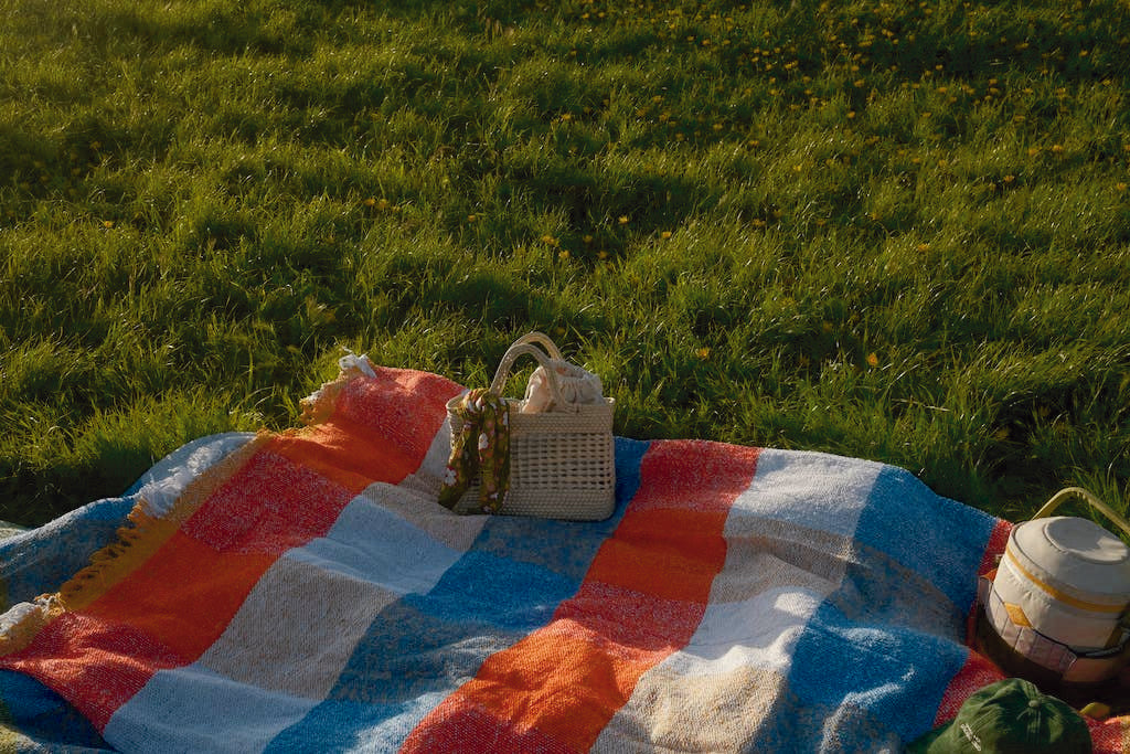 Smooth Suave Paseo Blanket Roll