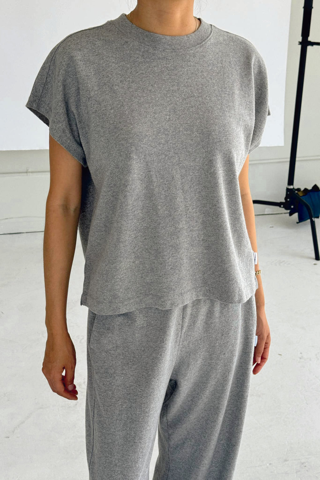 Stylish Jeanne Tee in Ht. Grey