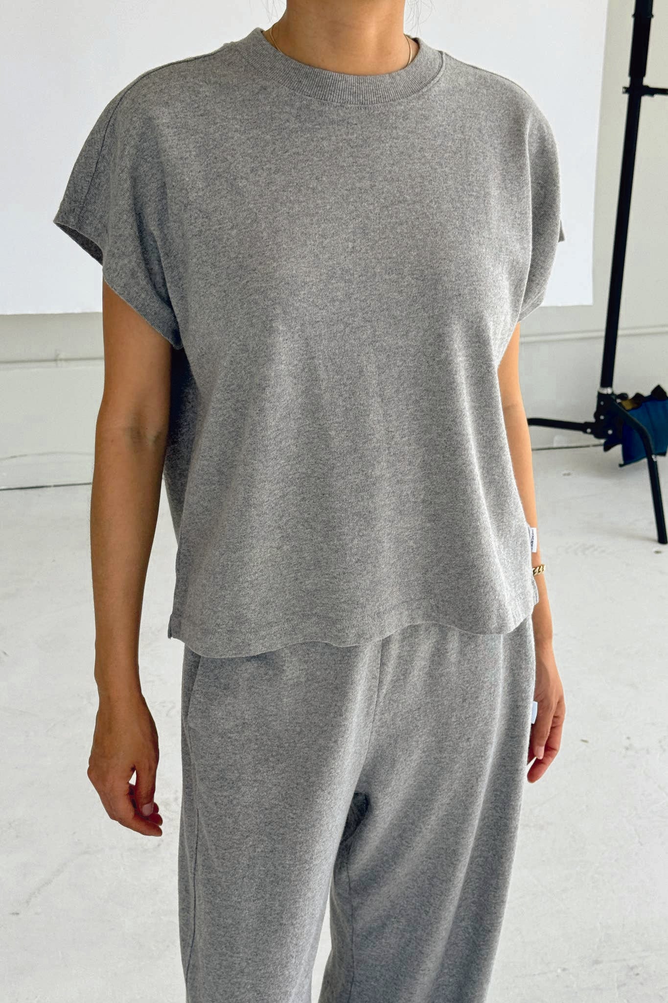Stylish Jeanne Tee in Ht. Grey