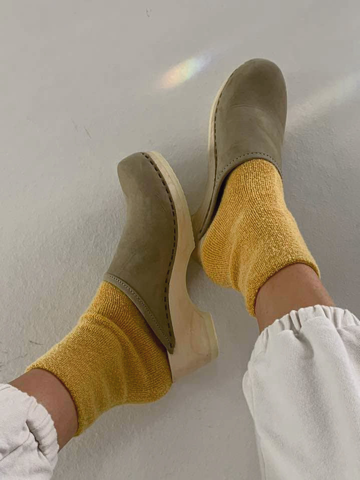 Cloud Socks in Honey Gold